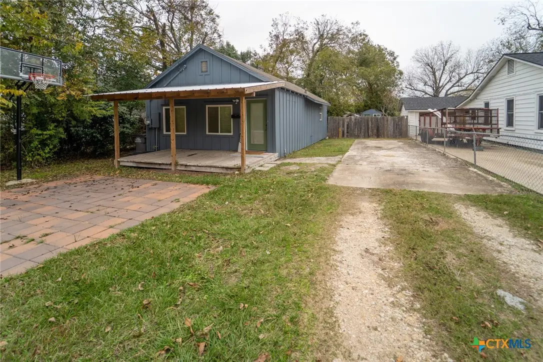 1006 W North Street, Victoria, TX 77901 - Image #1