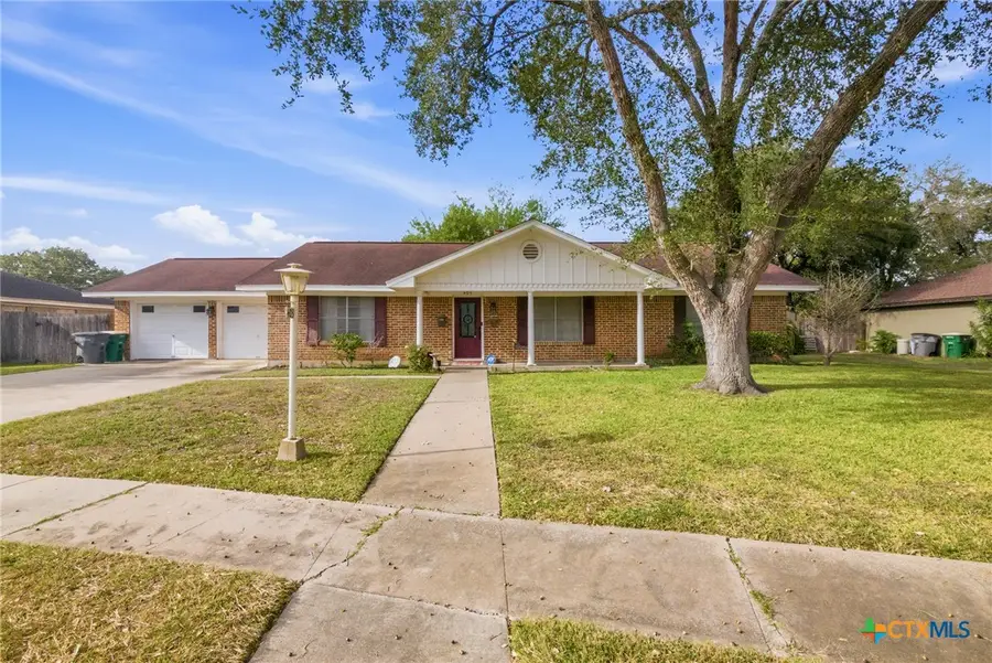 403 Salisbury Lane, Victoria, TX 77904 - Image #2