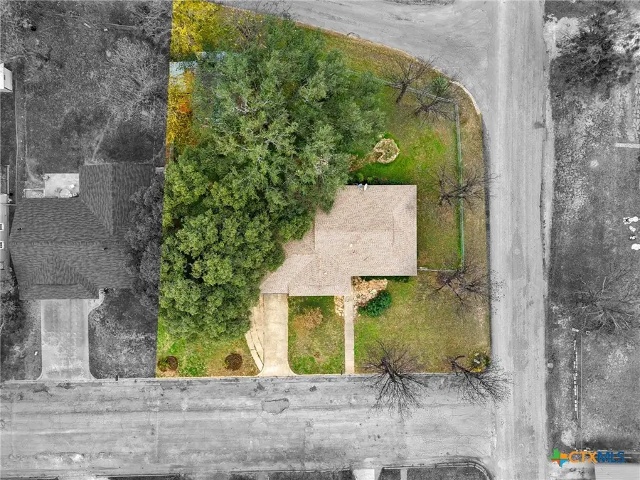 1002 W Woodlawn, San Saba, TX 76877 - Image #2