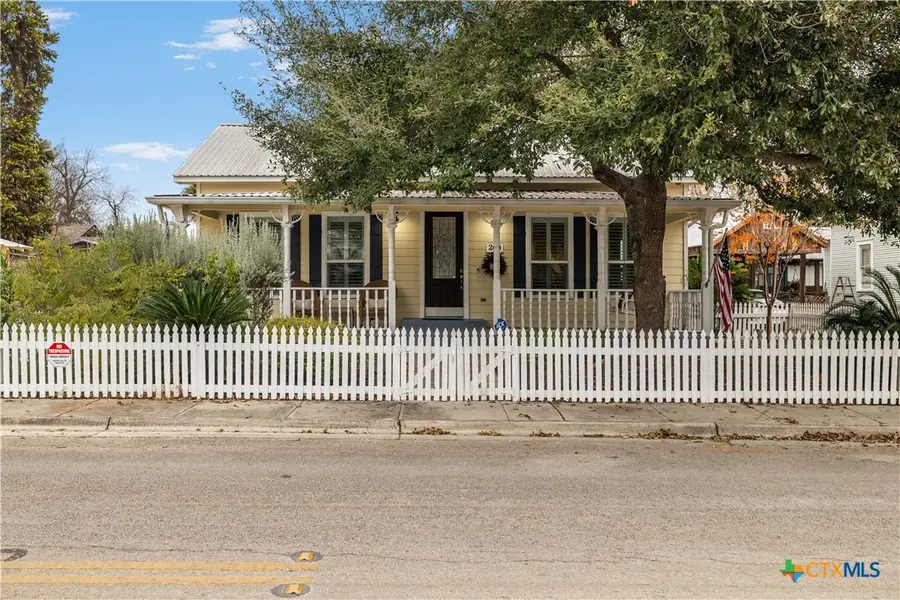260 N Santa Clara Avenue, New Braunfels, TX 78130 - Image #2