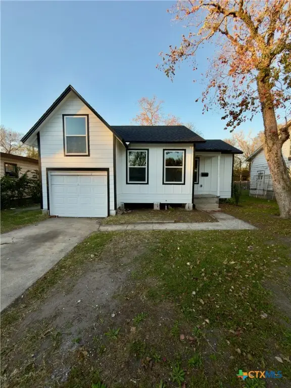 1312 E Anaqua Avenue, Victoria, TX 77901