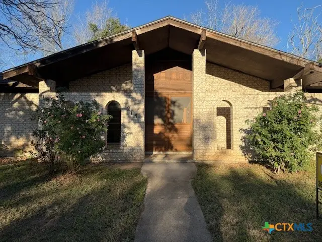 215 Price Street, Yoakum, TX 77995 - Image #2