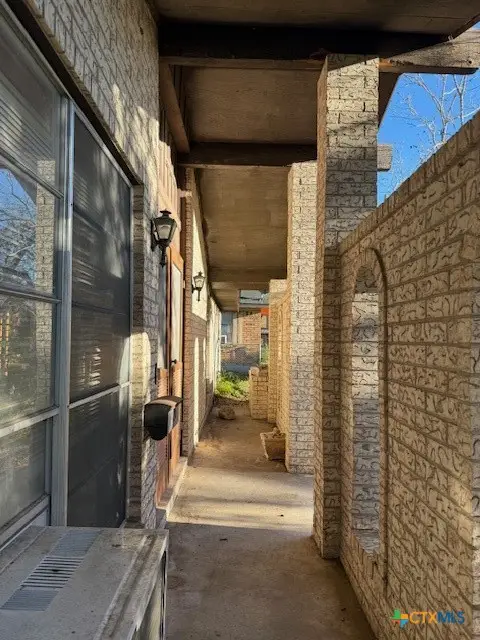 215 Price Street, Yoakum, TX 77995 - Image #3