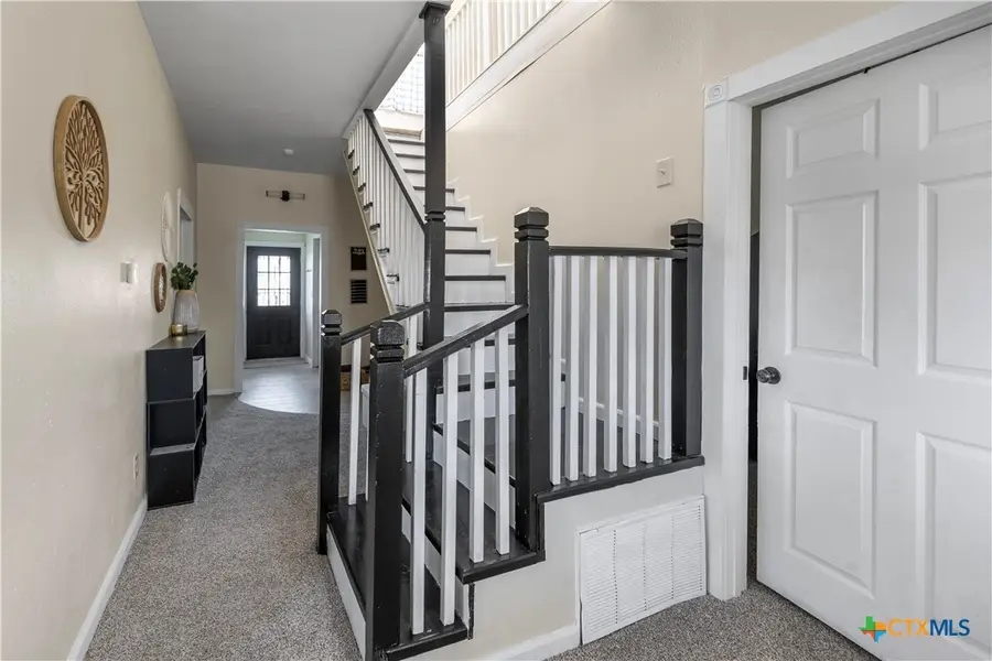 1002 E Commercial Street, Victoria, TX 77901 - Image #2