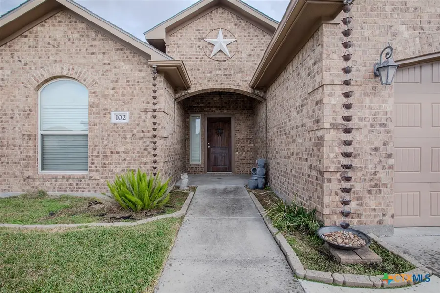 102 Luke Court, Victoria, TX 77904 - Image #2