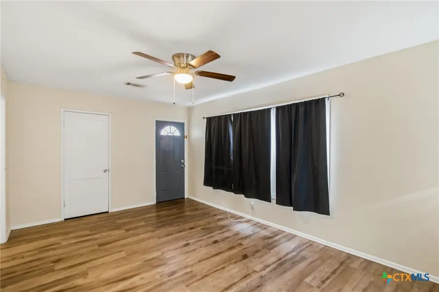 1507 E Mistletoe Avenue, Victoria, TX 77901 - Image #3