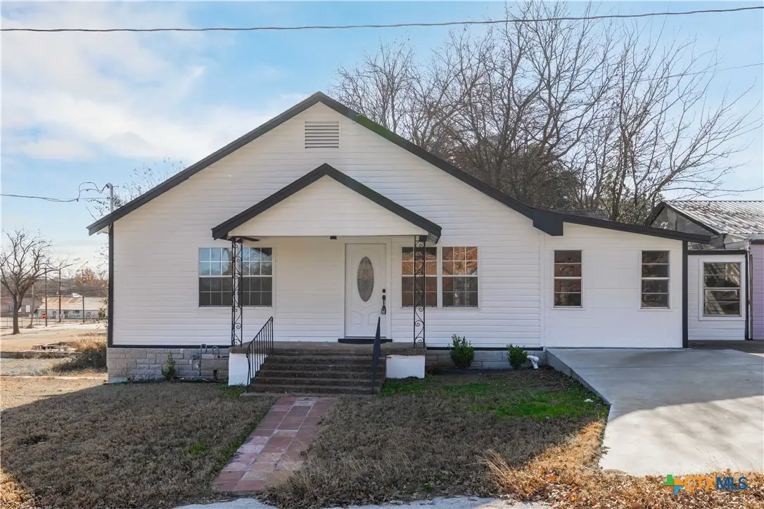 104 E Whitney Street, Hamilton, TX 76531 - Image #1