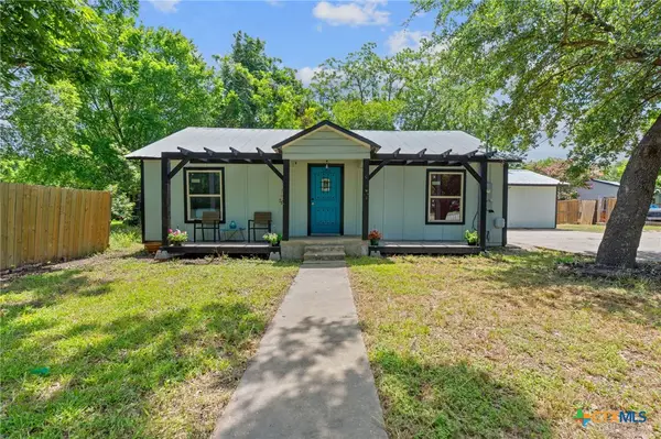 1013 N Colorado Street, Lockhart, TX 78644