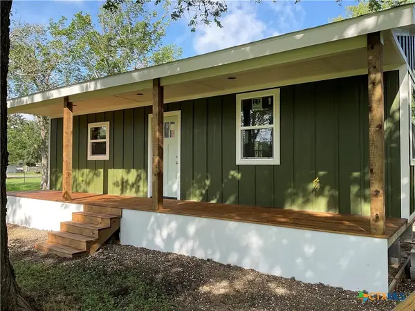 808 Josephine, Yoakum, TX 77995