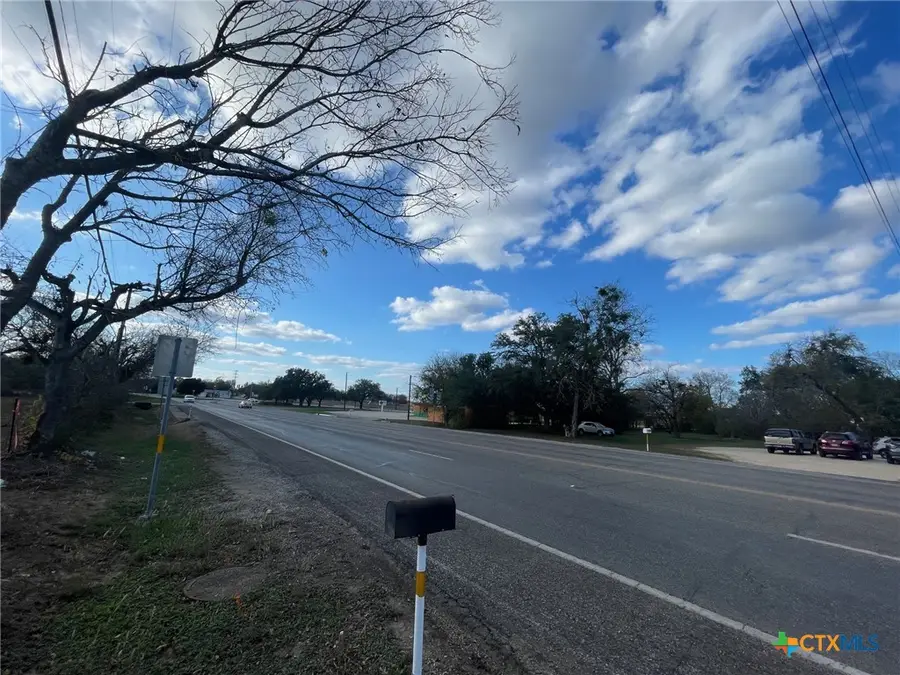 1739 W Court Street, Seguin, TX 78155 - Image #2