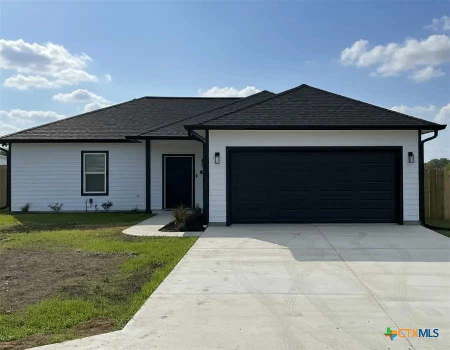 205 Haller Street, Yoakum, TX 77995 - Image #2