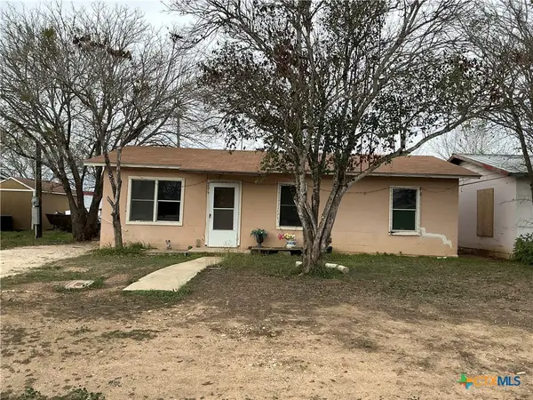 206 W 2nd Avenue, Nixon, TX 78140