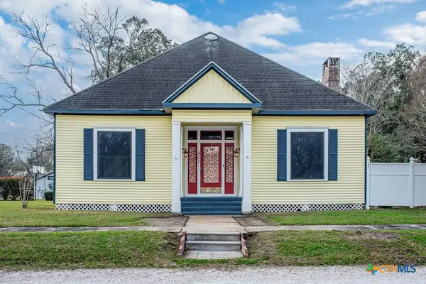 407 Robinson Street, Edna, TX 77957