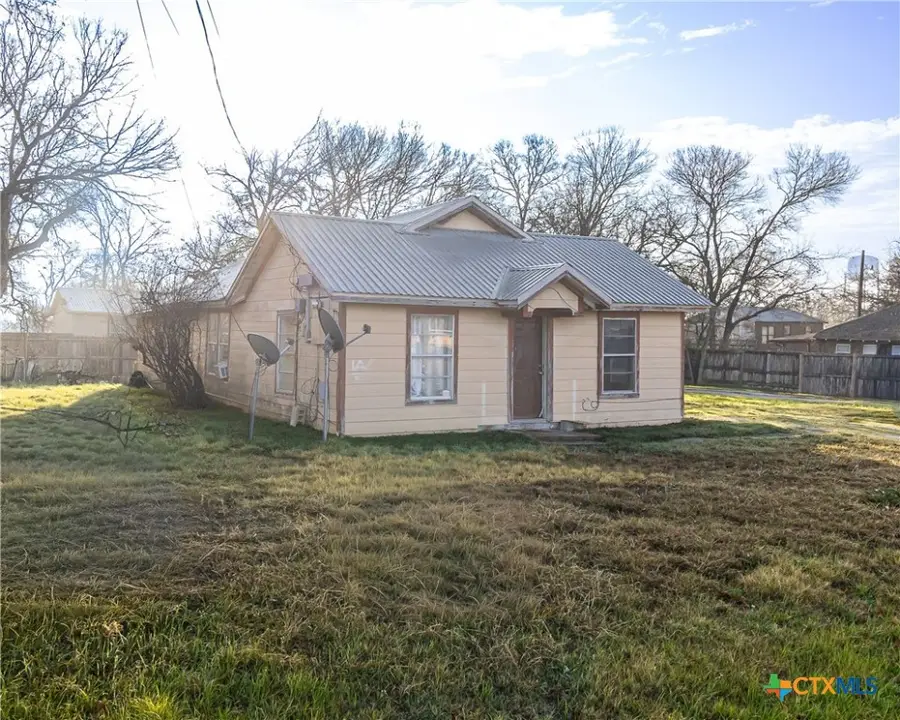 201 N Kings Trail, Little River Academy, TX 76554 - #2