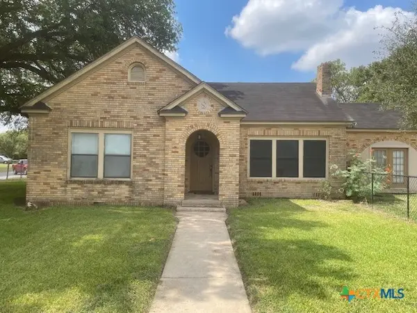 613 E Broadway Street #5, Cuero, TX 77954