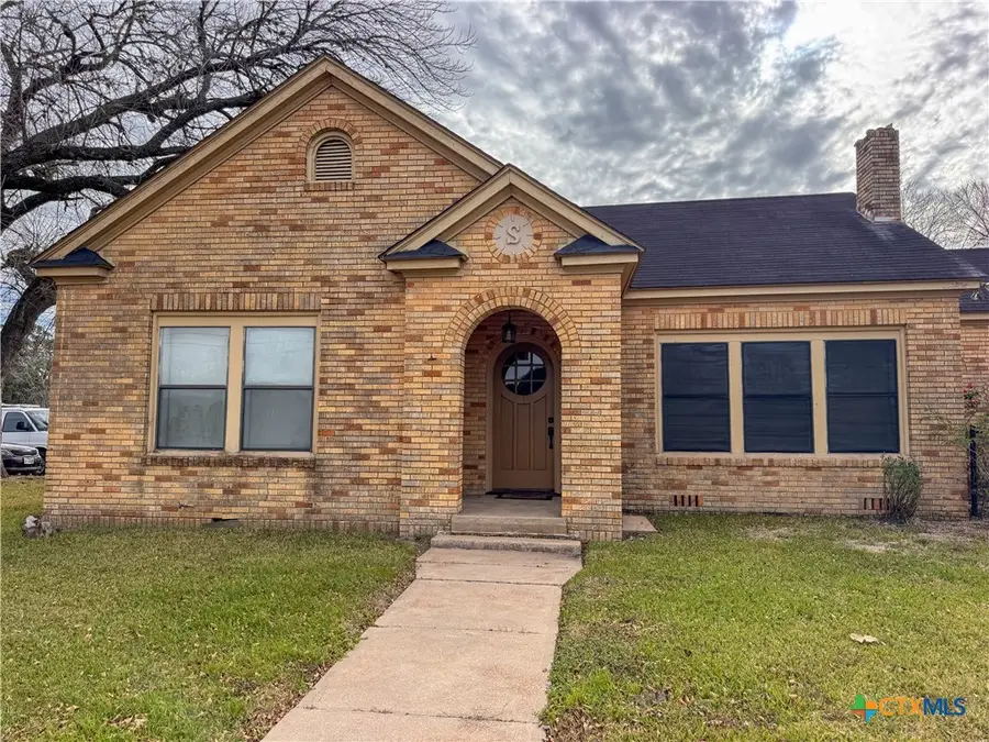 613 E Broadway Street #5, Cuero, TX 77954 - Image #2