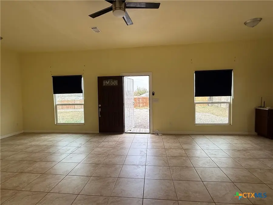 109 Cross Meadow Cove, Hutto, TX 78634 - Image #2