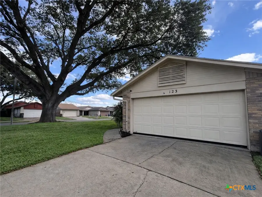 123 Mandarin Drive, Victoria, TX 77901 - Image #2