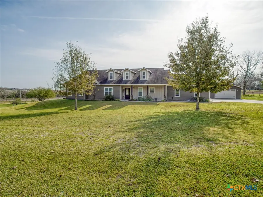 205 S Avenue D, Shiner, TX 77984 - Image #2