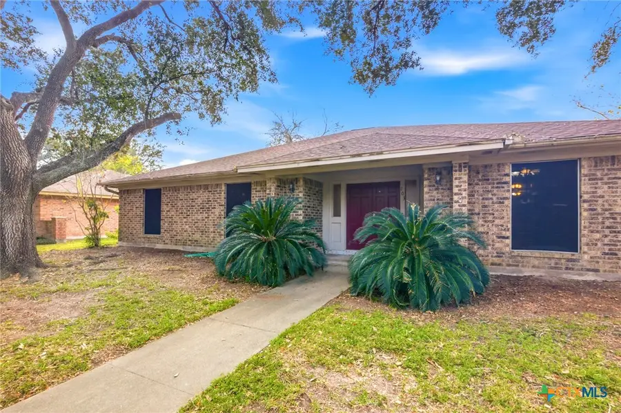 203 Wilshire Drive, Victoria, TX 77904 - Image #2