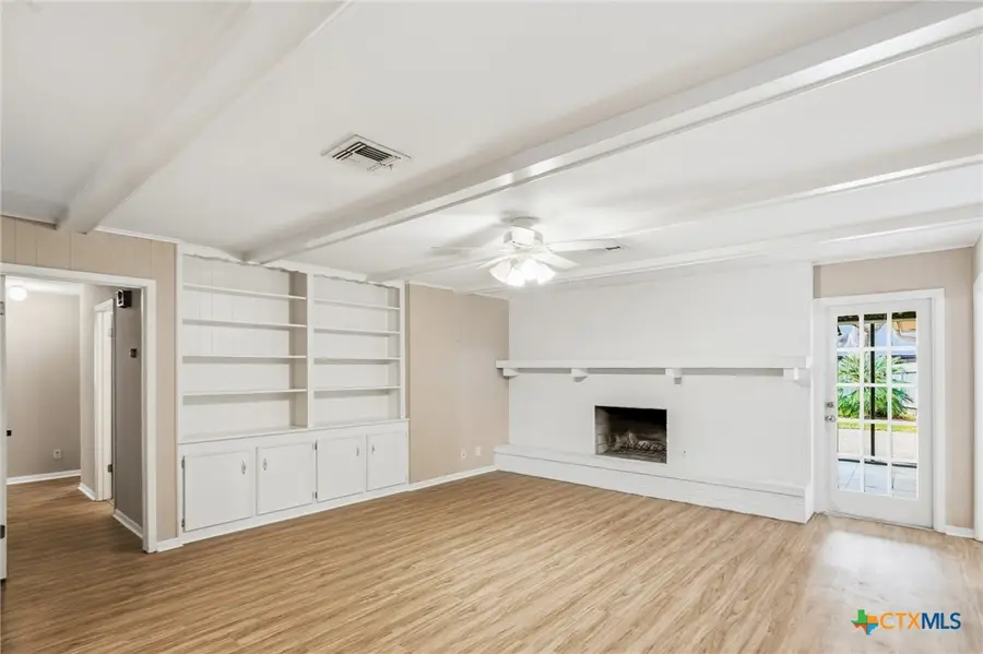 203 Wilshire Drive, Victoria, TX 77904 - Image #3