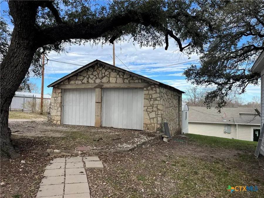 104 N Park Street, Lampasas, TX 76550 - Image #3