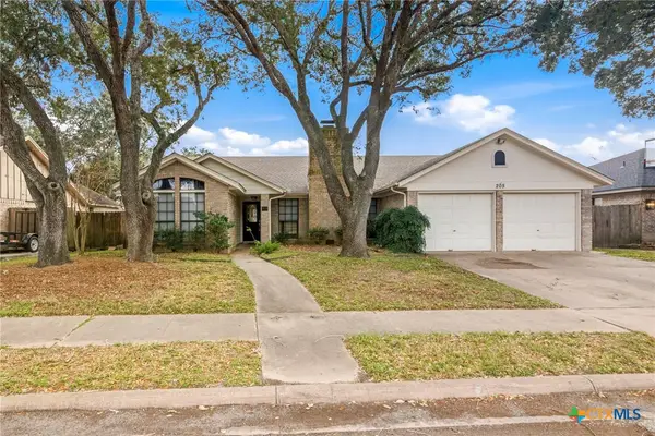 205 Lansdown Street, Victoria, TX 77904