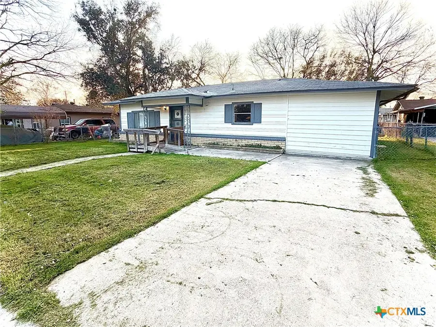 2304 Louise Street, Seguin, TX 78155 - Image #2