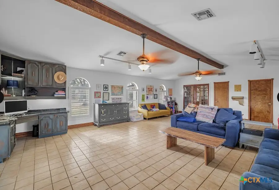 404 Glen Oaks Ln, Cuero, TX 77954 - Image #3