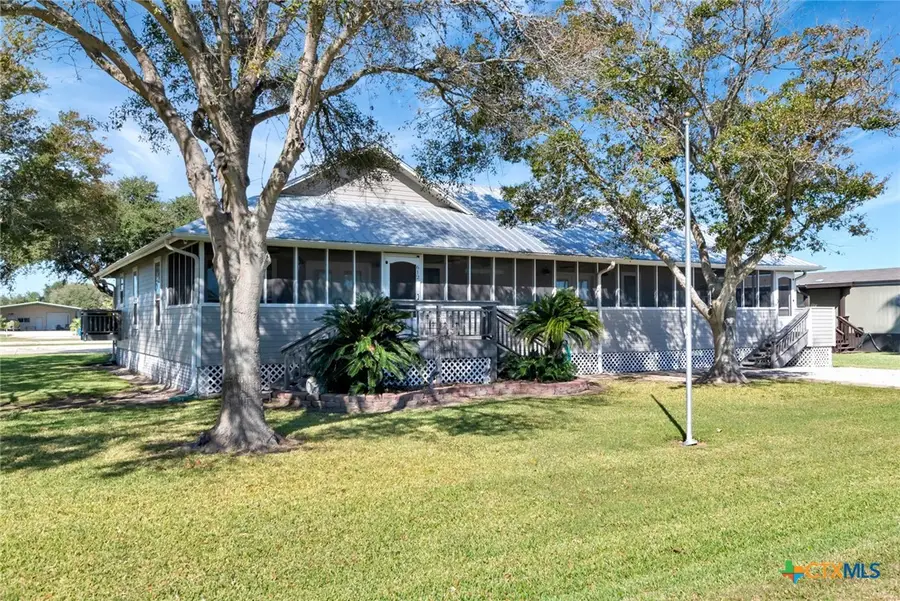 612 W Jackson Avenue, Port Oconnor, TX 77982 - Image #2