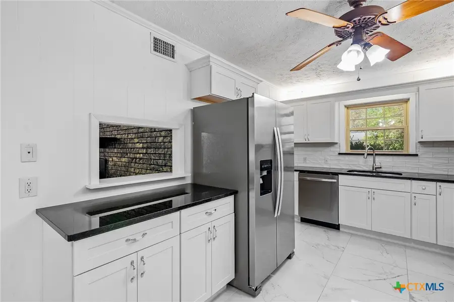 608 Berwick Street, Victoria, TX 77904 - #3