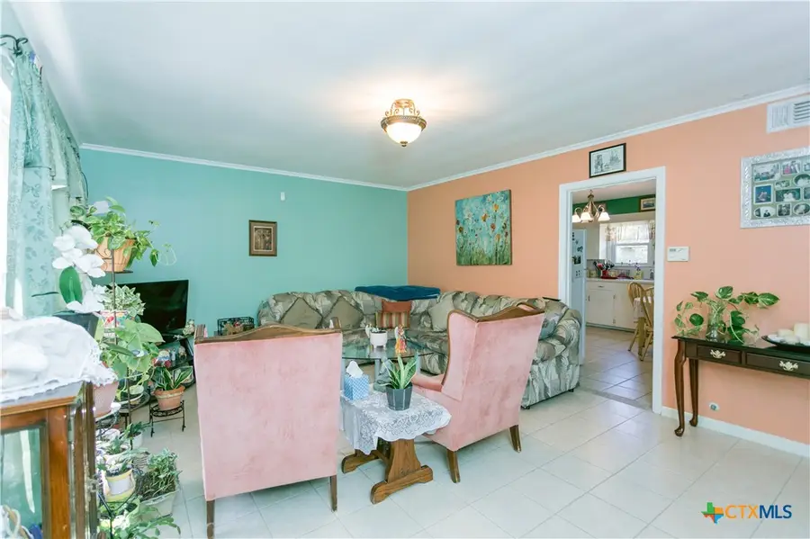 1404 E Warren Avenue, Victoria, TX 77901 - Image #3