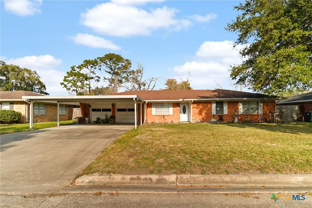 507 Suzanne Street, Edna, TX 77957 - Image #1