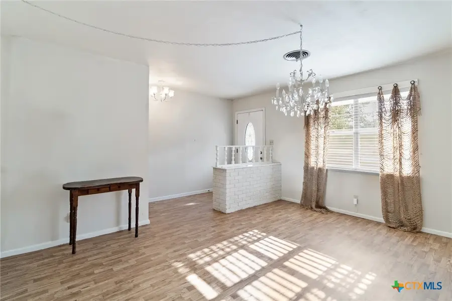 507 Suzanne Street, Edna, TX 77957 - Image #3