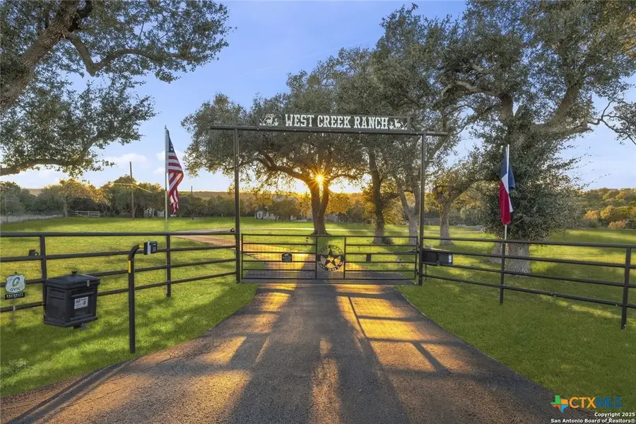 1041 Homestead Ridge, New Braunfels, TX 78132 - Image #2