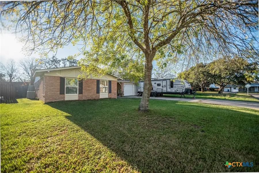 535 Travis Street, Port Lavaca, TX 77979 - Image #2