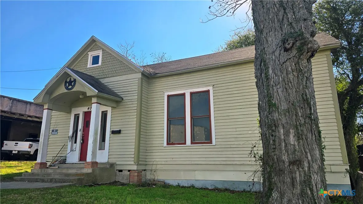 403 W Juan Linn Street, Victoria, TX 77901 - Image #1