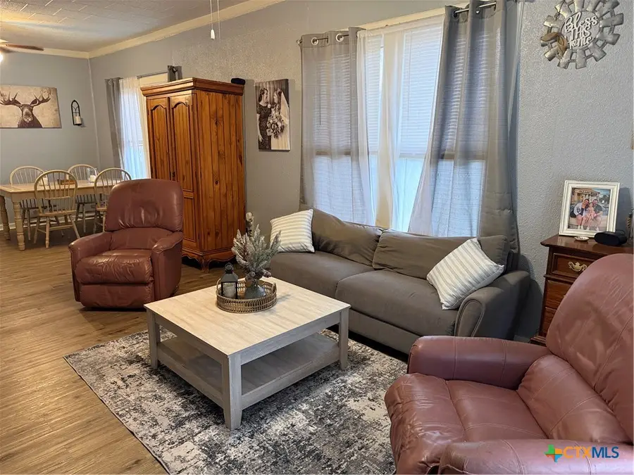 311 W Clayton Street, Cuero, TX 77954 - Image #3