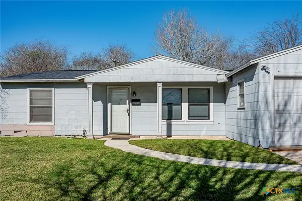 109 Massanet Street, Port Lavaca, TX 77979