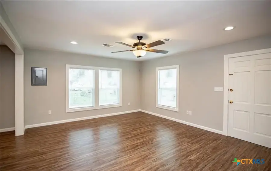 2003 Woodlawn Street, Victoria, TX 77901 - Image #2