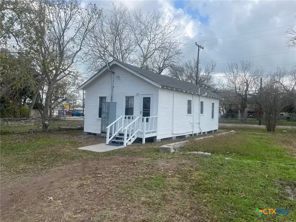 327 W Main Street, Port Lavaca, TX 77979
