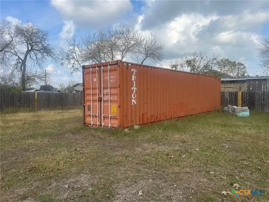 327 W Main Street, Port Lavaca, TX 77979 - Image #2