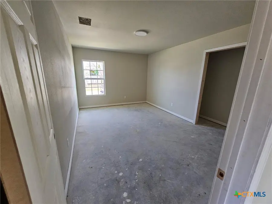 810 E 6th Street, Nixon, TX 78140 - Image #2