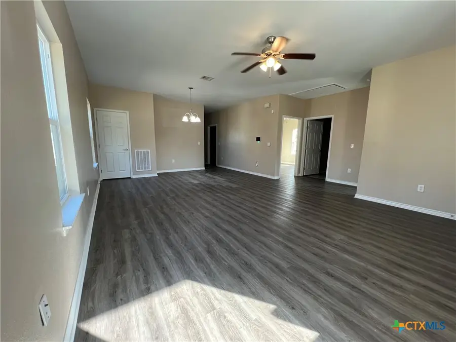 910 E Polk Avenue, Victoria, TX 77901 - Image #2