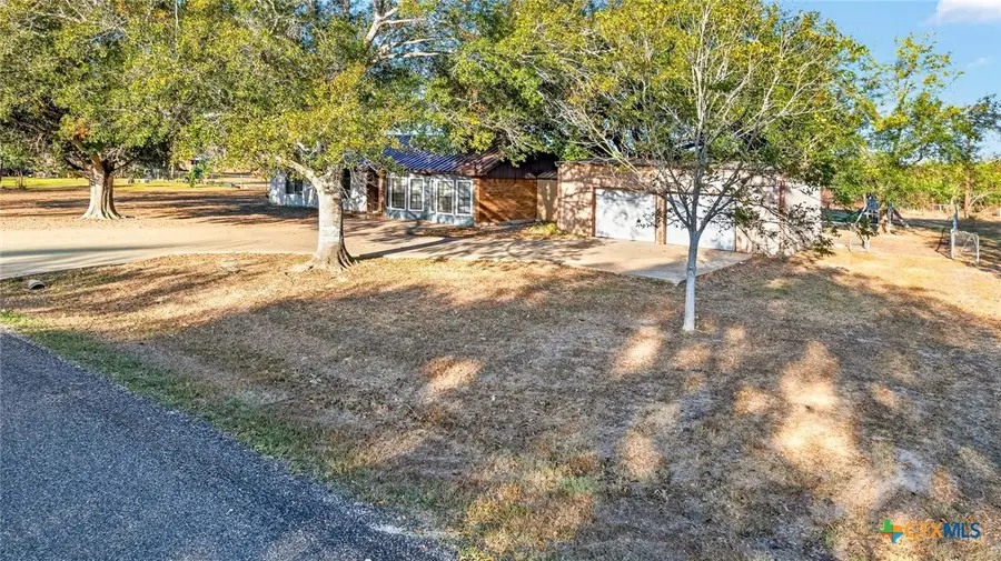 304 Sun Valley Drive, Victoria, TX 77904 - Image #2