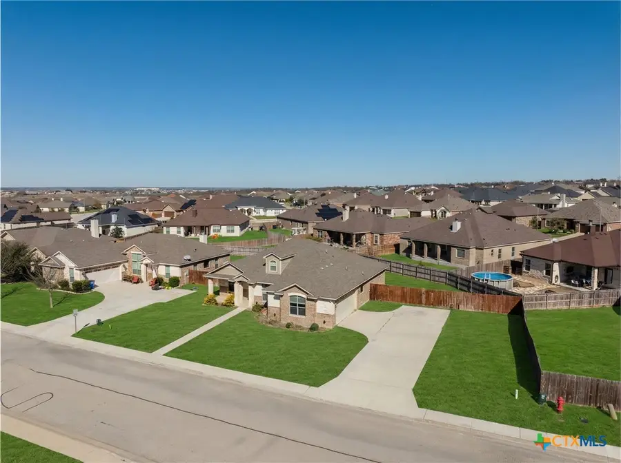 304 Jake Drive, Jarrell, TX 76537 - Image #2