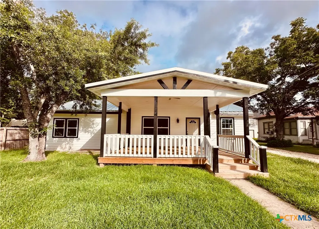 1008 Gonzales St., Cuero, TX 77954 - #1