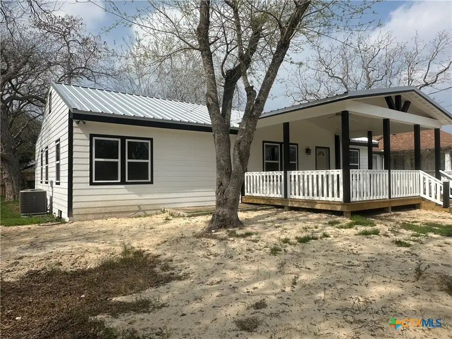 1008 Gonzales St., Cuero, TX 77954 - #2
