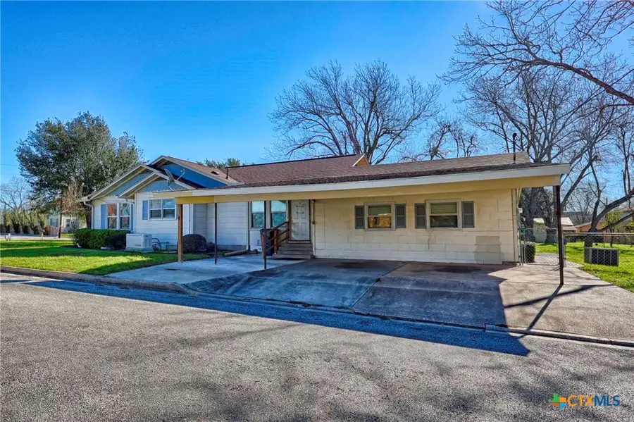 122 Ave E, Shiner, TX 77984 - #3