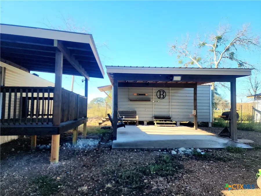 103 E Hickey Street, Yoakum, TX 77995 - Image #2